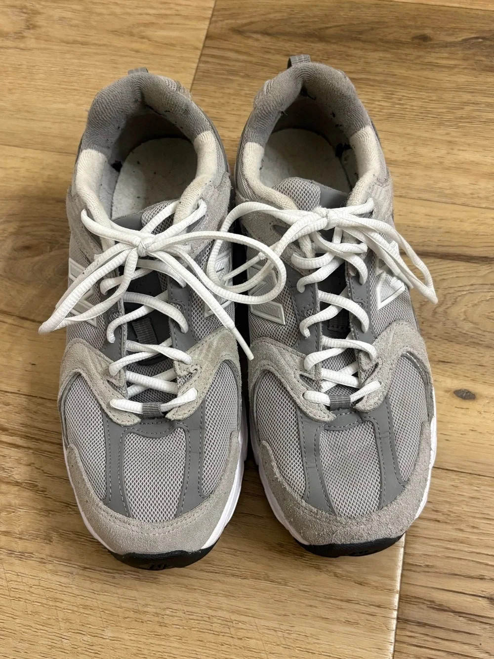 Nb 530 Gray & White Mesh Athletic Sneakers